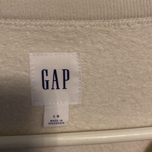 GAP Crewneck Sweatshirt - Picture 2 of 4